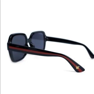 Black oversized sunglasses